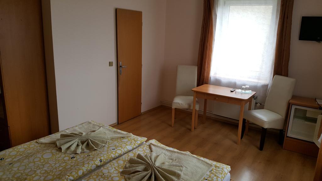 Pension U Dubu Františkovy Lázně Екстериор снимка
